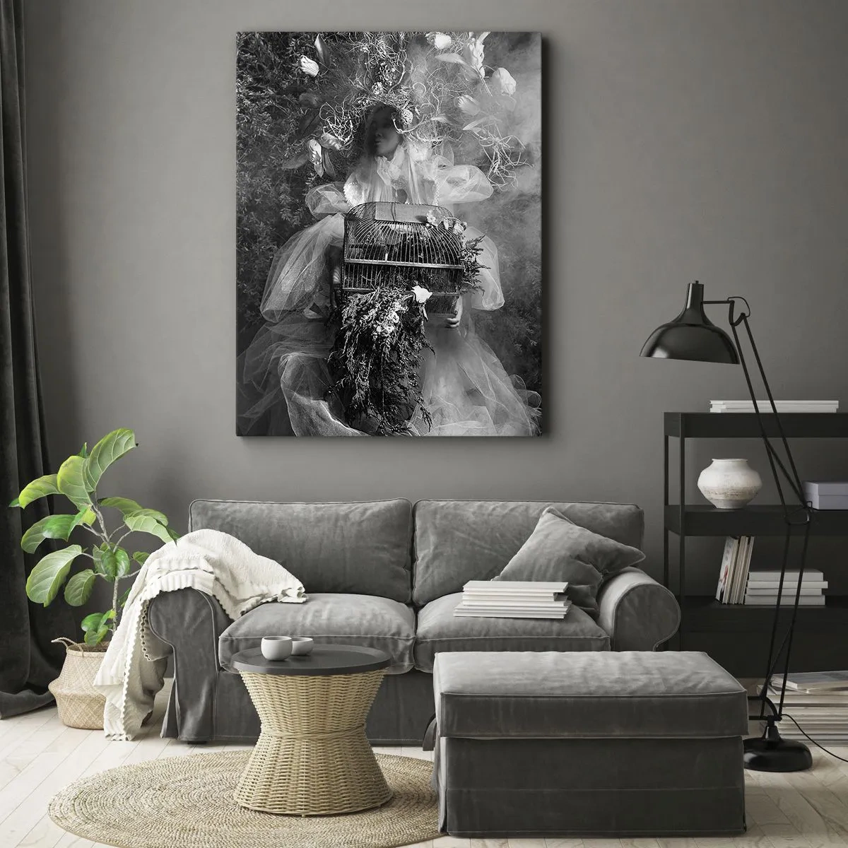Quadro su tela - Stampe su Tela - Una composizione in bianco e nero con una figura vestita e una gabbia nella nebbia. - 50x70cm - Madre natura stessa - Decorazione murale moderna per soggiorno e camera da letto ARTTOR