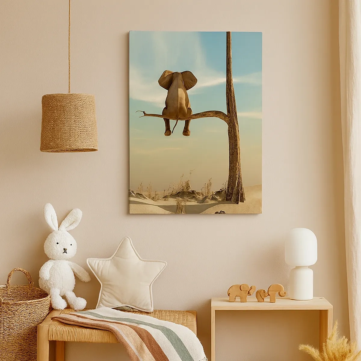 Quadro su tela - Stampe su Tela - Un elefante seduto su un ramo che domina un paesaggio desertico - 50x70cm - Nuovo punto di vista - Decorazione murale moderna per soggiorno e camera da letto ARTTOR