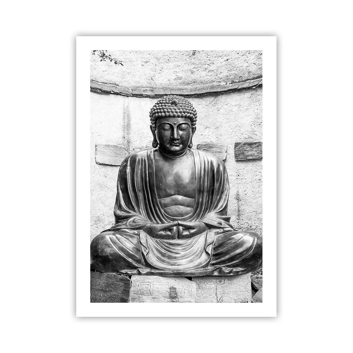 Poster - Una scultura di Buddha in posizione meditativa in toni monocromatici - 50x70cm - Alla fonte della pace - Decorazione murale moderna per soggiorno e camera da letto ARTTOR