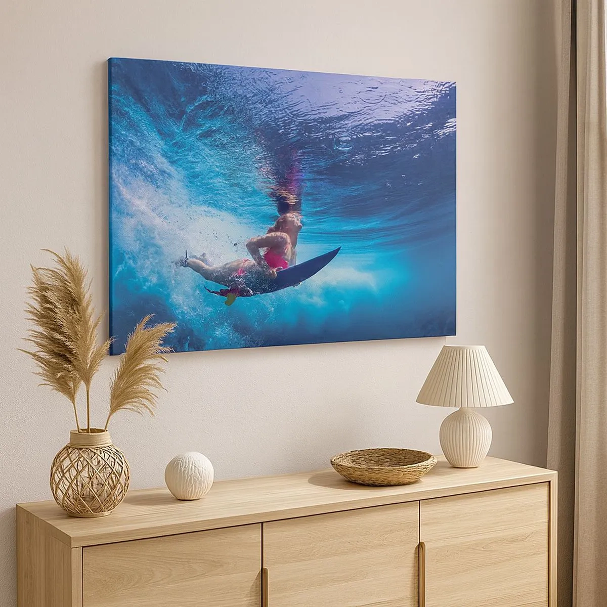 Quadro su tela - Stampe su Tela - Un surfista sott'acqua in una composizione dinamica nei toni del blu. - 70x50cm - La profondità della gioia - Decorazione murale moderna per soggiorno e camera da letto ARTTOR