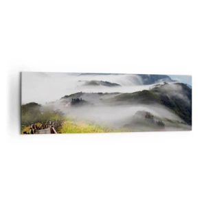 Quadro su tela - Stampe su Tela - Un sentiero di legno tra le montagne nebbiose al mattino - 160x50cm - Avvolti di luce e nebbia - Decorazione murale moderna per soggiorno e camera da letto ARTTOR