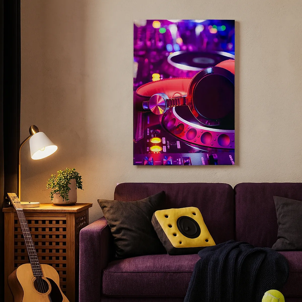 Quadro su tela - Stampe su Tela - Cuffie da DJ su una console con illuminazione al neon - 50x70cm - Prima che inizi la festa - Decorazione murale moderna per soggiorno e camera da letto ARTTOR