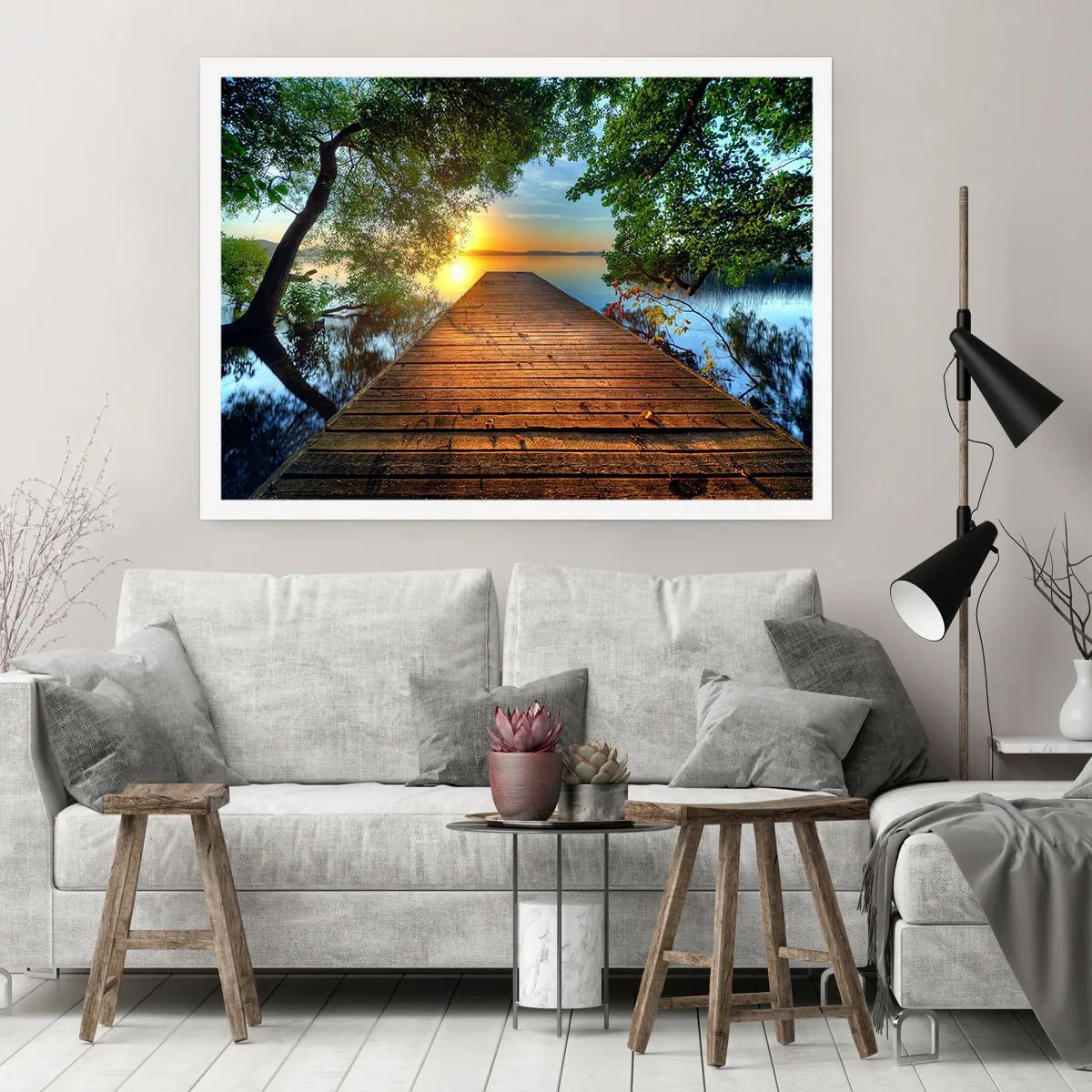 Poster - Un molo di legno circondato dal verde durante il tramonto - 100x70cm - Non avere fretta, siediti - Decorazione murale moderna per soggiorno e camera da letto ARTTOR