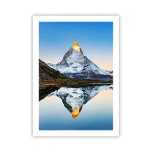 Poster - Una montagna con una cima innevata riflessa in un lago - 50x70cm - Due mondi - Decorazione murale moderna per soggiorno e camera da letto ARTTOR