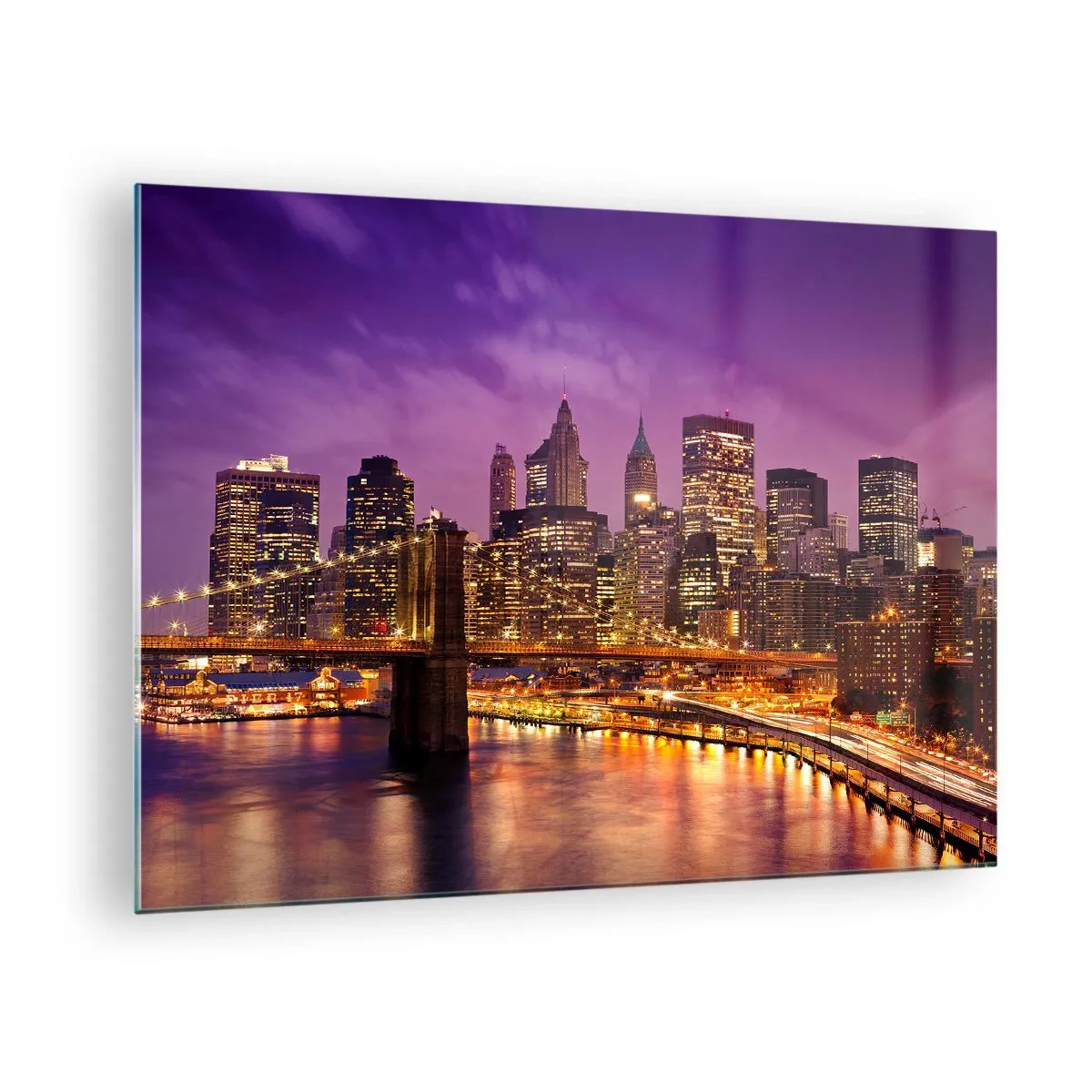 Quadro su vetro - Vista serale di New York con il ponte di Brooklyn - 70x50cm - Manhattan in viola e oro - Decorazione murale moderna per soggiorno e camera da letto ARTTOR