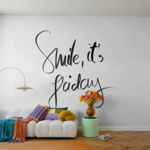 Fotomurali Premium Sand - Citazione "Sorridi, è venerdì" in elegante calligrafia - 100x70cm - Vera gioia - Decorazione murale moderna per soggiorno e camera da letto ARTTOR