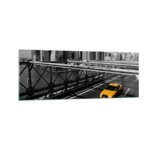 Quadro su vetro - Taxi giallo su un ponte con vista sullo skyline di New York - 140x50cm - Il colore della grande città - Decorazione murale moderna per soggiorno e camera da letto ARTTOR