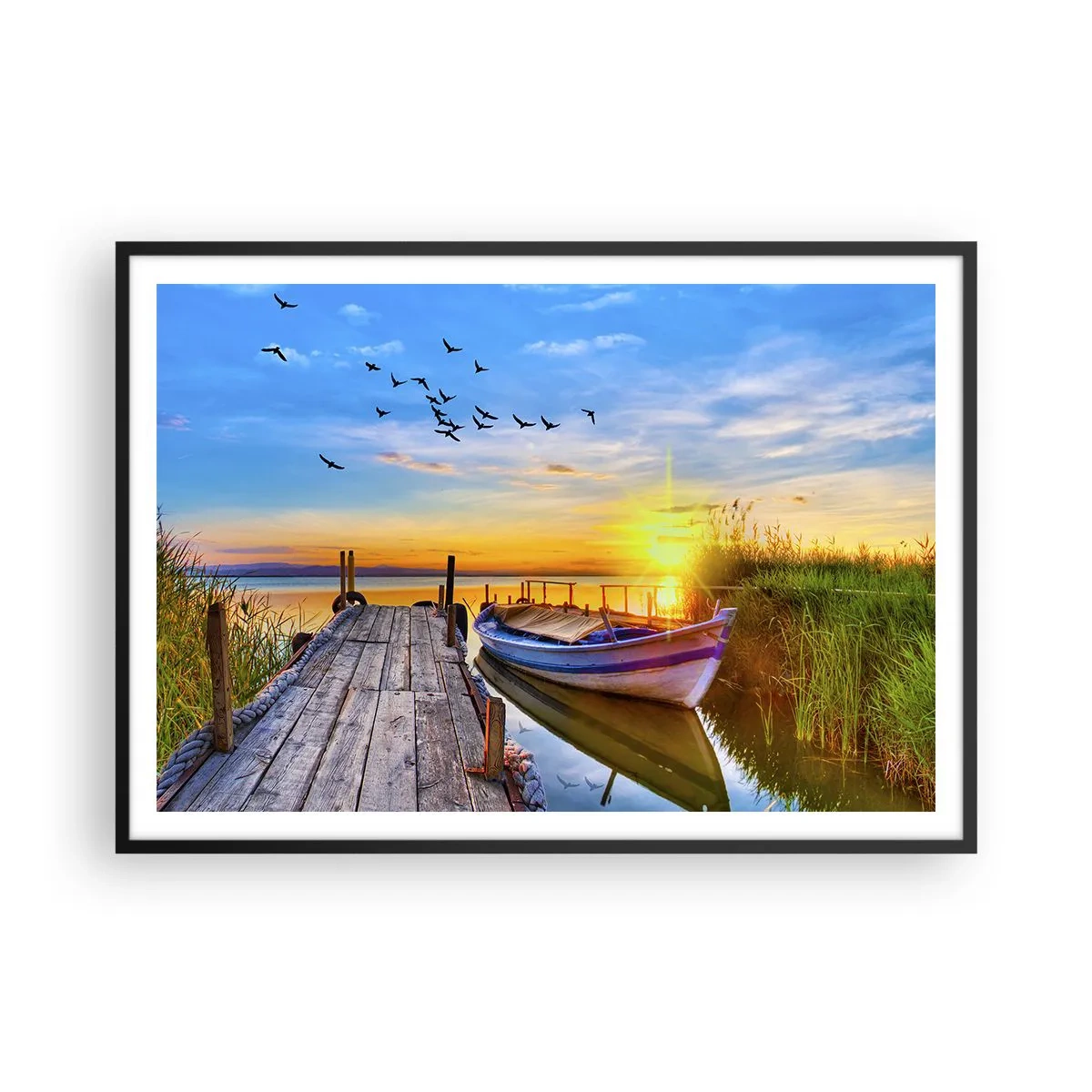 Poster in cornice nera - Una barca su un molo di legno al tramonto - 100x70cm - A domani - Decorazione murale moderna per soggiorno e camera da letto ARTTOR
