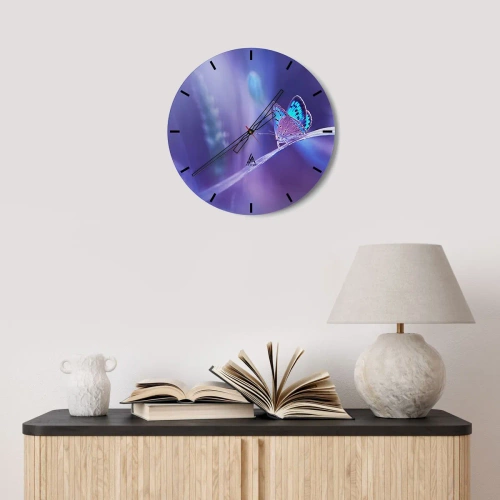 Orologio da parete - Orologio in Vetro - Una farfalla su uno sfondo di delicate sfumature di viola e blu - 30x30cm - Gioielli della natura - Decorazione murale moderna per soggiorno, cucina e camera da letto ARTTOR