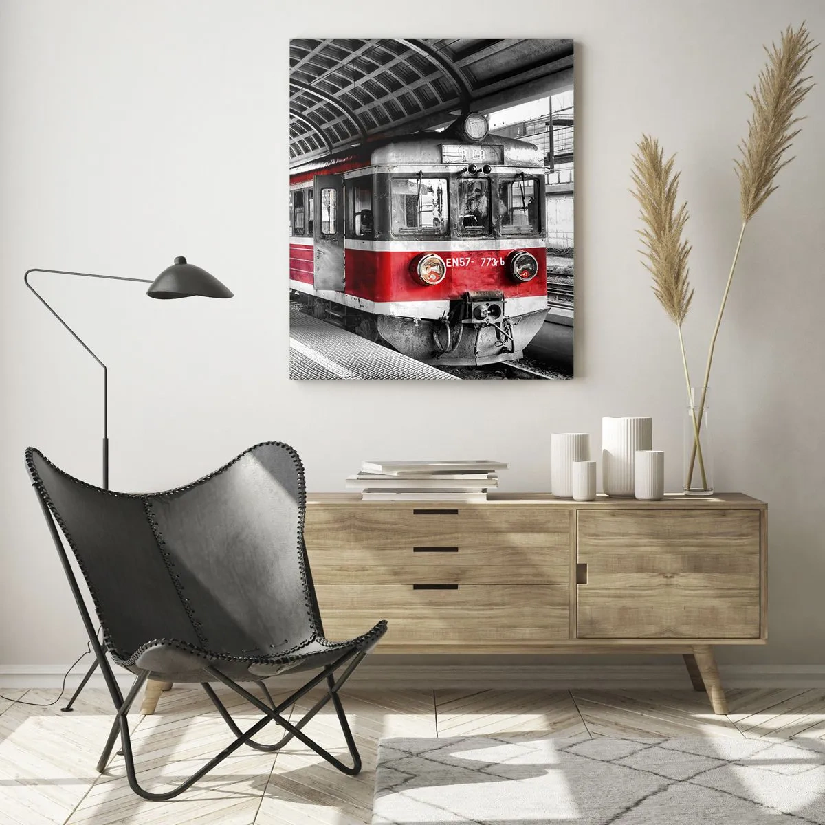 Quadro su vetro - Trenino rosso alla stazione sotto un tetto - 80x120cm - Sarà il viaggio della propria vita? - Decorazione murale moderna per soggiorno e camera da letto ARTTOR