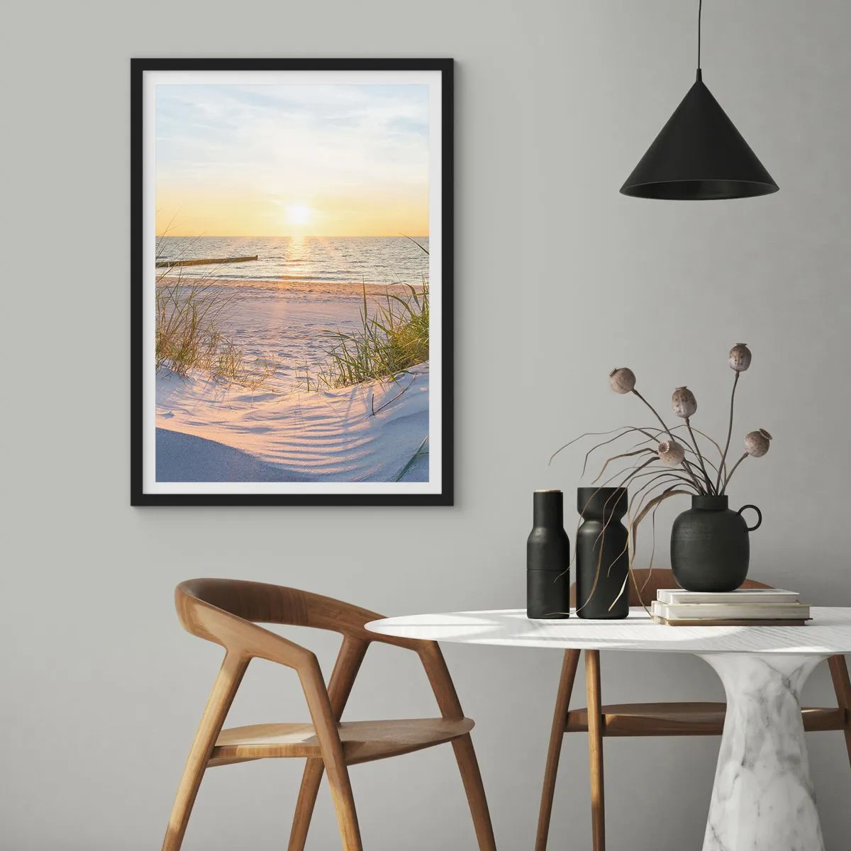 Poster in cornice nera - Spiaggia al tramonto con vista sul mare - 50x70cm - Rumore del mare, uccelli che cantano, spiaggia selvatica tra i cespugli... - Decorazione murale moderna per soggiorno e camera da letto ARTTOR