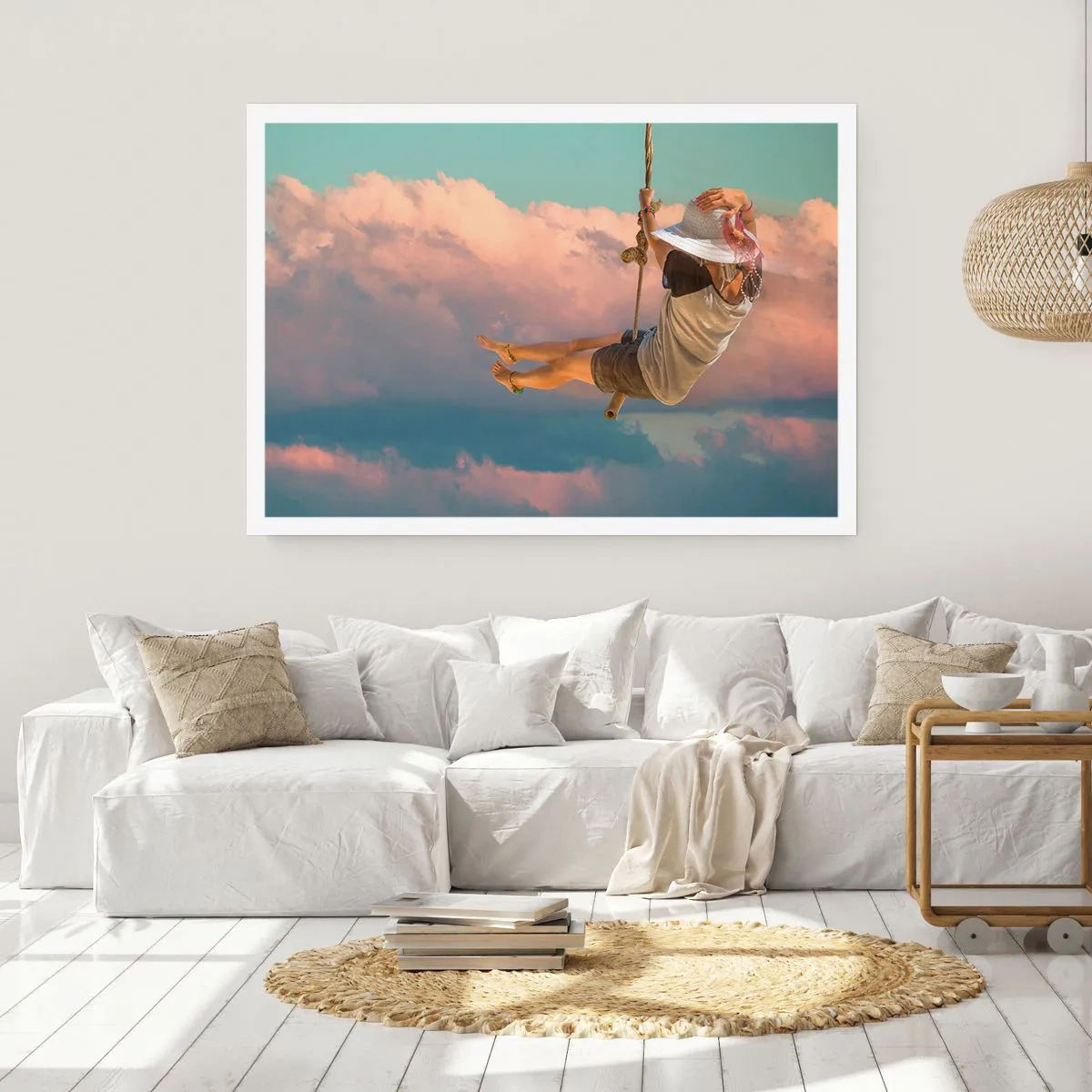 Poster - Donna su un'altalena tra le nuvole rosa - 100x70cm - Divertimento tra le nuvole - Decorazione murale moderna per soggiorno e camera da letto ARTTOR