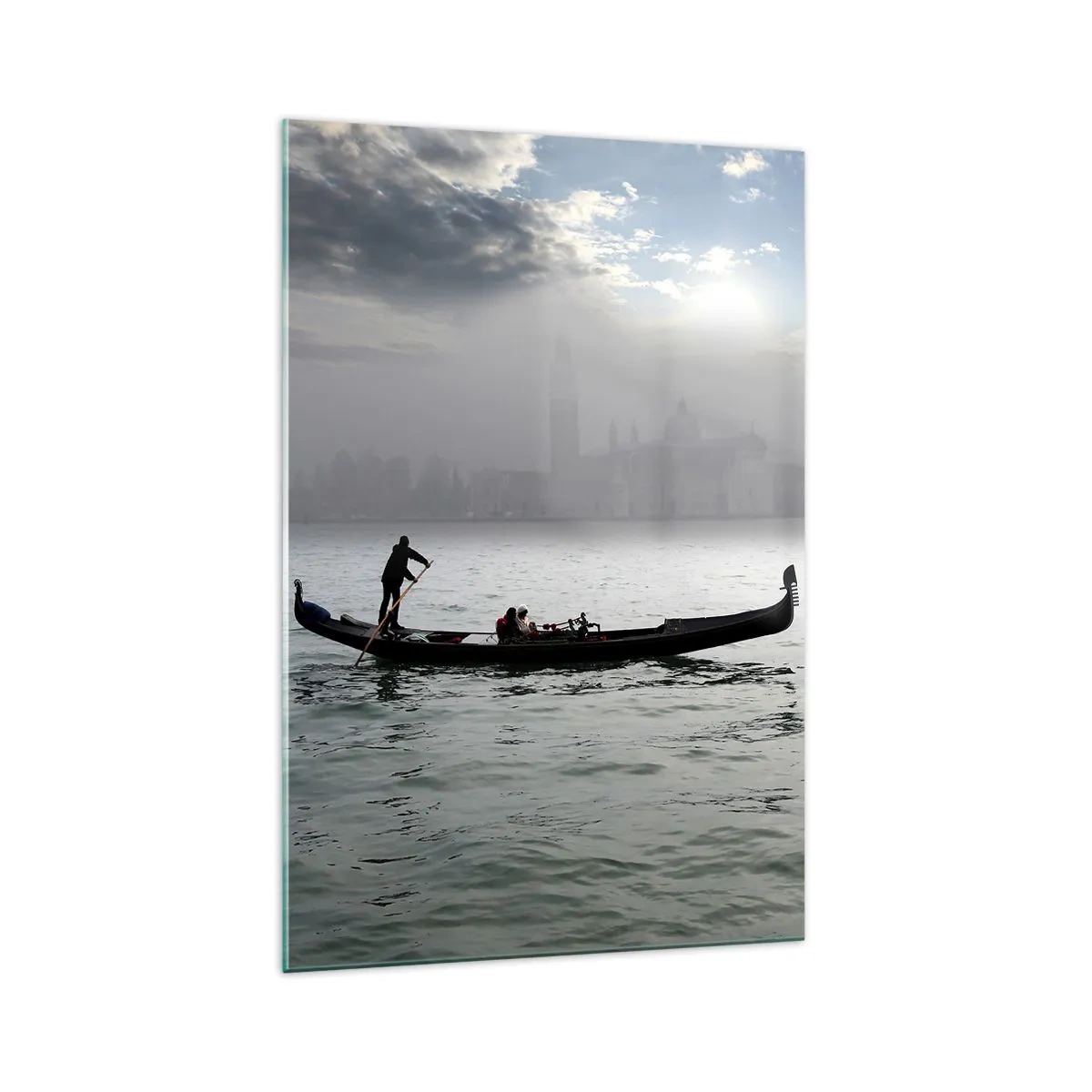 Quadro su vetro - Una gondola scivola sulle acque di Venezia in una mattina nebbiosa, sovrastando la città. - 70x100cm - Città magica di acqua e nebbia - Decorazione murale moderna per soggiorno e camera da letto ARTTOR