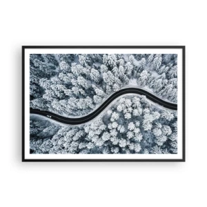 Poster in cornice nera - Una vista a volo d'uccello di una strada tortuosa in una foresta invernale - 100x70cm - Attraverso il bosco invernale - Decorazione murale moderna per soggiorno e camera da letto ARTTOR