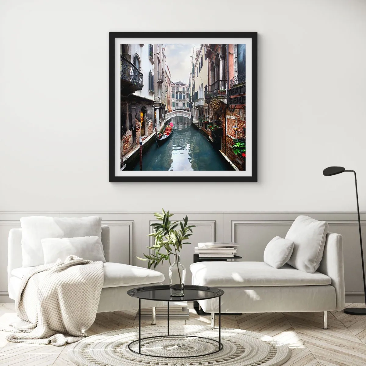 Poster in cornice nera - Paesaggio veneziano con gondola e ponte - 40x40 cm