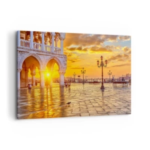 Quadro su tela - Stampe su Tela - Tramonto dorato sulla piazza della città con portici e lampioni - 120x80cm - Dove sono tutti? - Decorazione murale moderna per soggiorno e camera da letto ARTTOR