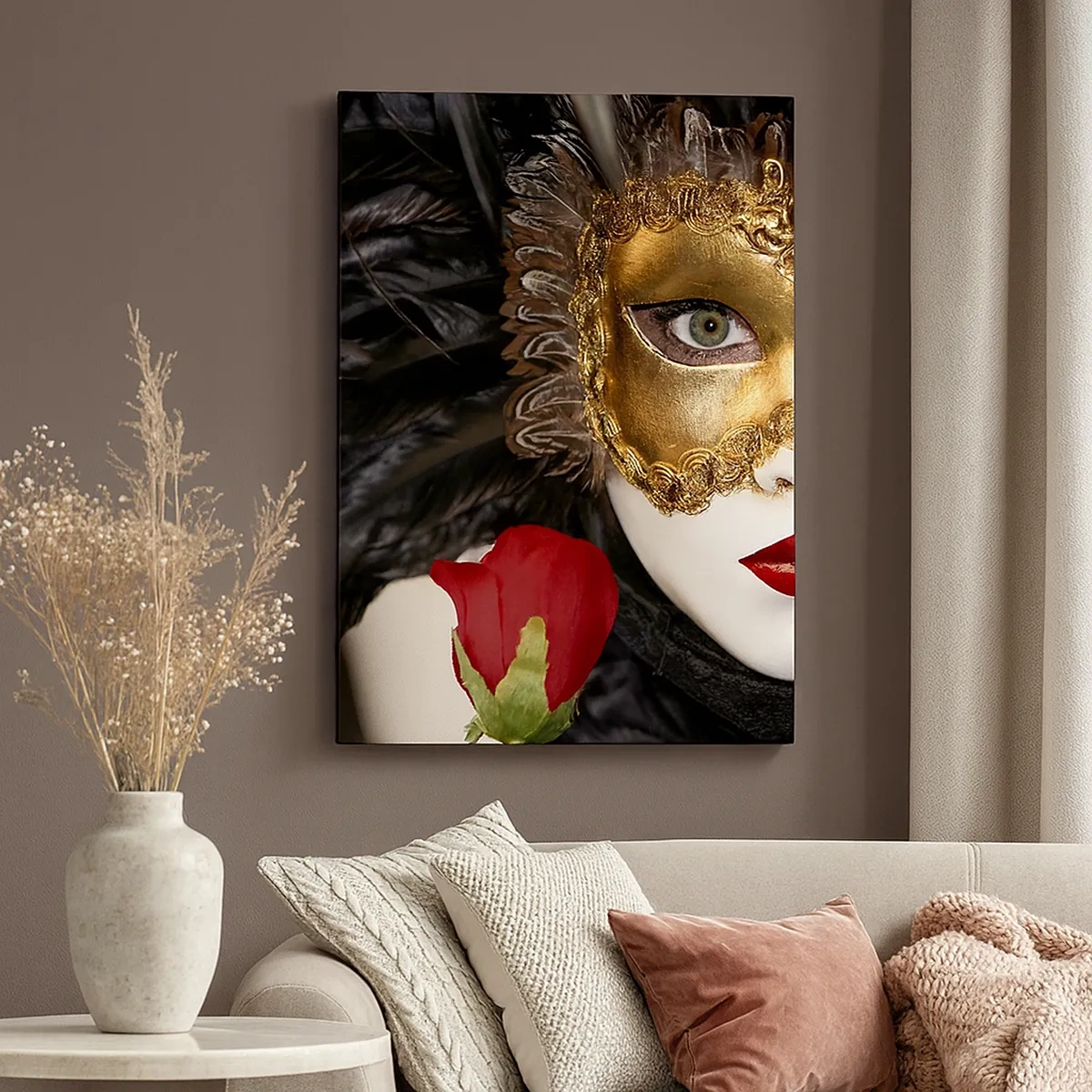 Quadro su tela - Stampe su Tela - Maschera veneziana dorata con piume e rosa rossa, motivo misterioso. - 50x70cm - Perché la vita è un grande ballo - Decorazione murale moderna per soggiorno e camera da letto ARTTOR