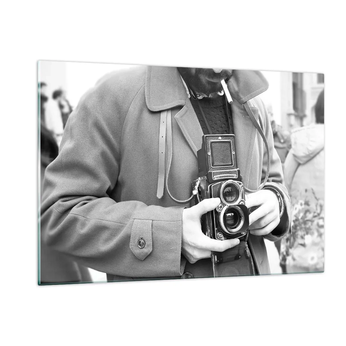 Quadro su vetro - Foto in bianco e nero di un uomo con una macchina fotografica analogica - 120x80cm - In stile retro - Decorazione murale moderna per soggiorno e camera da letto ARTTOR