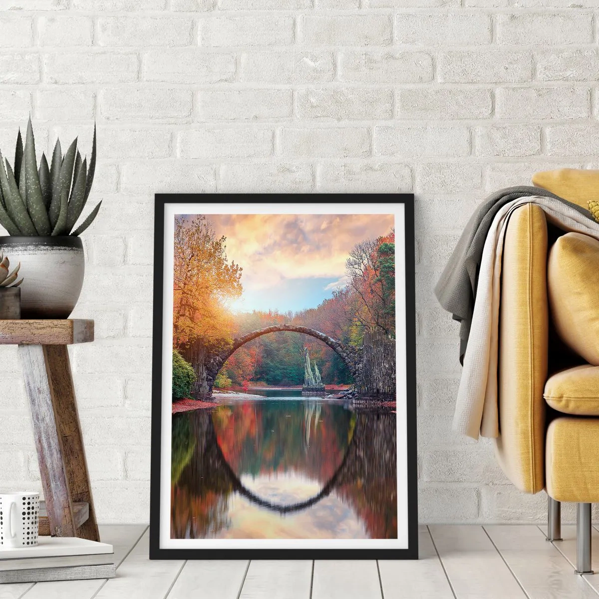 Poster in cornice nera - Un ponte di pietra sopra un lago in uno scenario autunnale - 50x70cm - Dall'altro lato dello specchio - Decorazione murale moderna per soggiorno e camera da letto ARTTOR