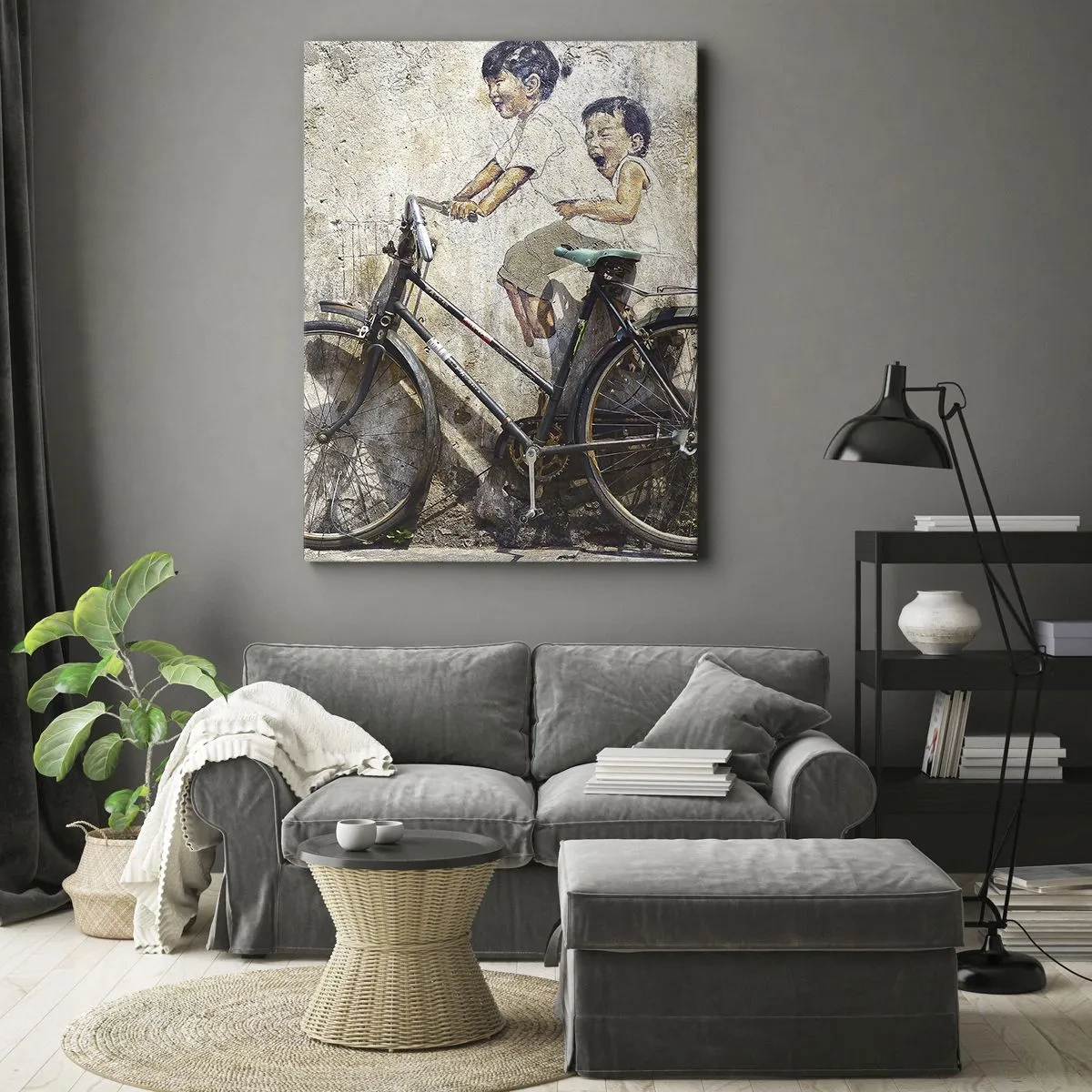 Quadro su tela - Stampe su Tela - Street art con una bicicletta e disegni di bambini sul muro - 50x70cm - Vero o falso? - Decorazione murale moderna per soggiorno e camera da letto ARTTOR