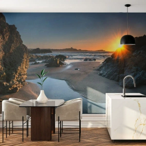 Fotomurali Premium Sand - Spiaggia rocciosa al tramonto con luce riflessa sulla sabbia - 100x70cm - Mai toccate da mano umana - Decorazione murale moderna per soggiorno e camera da letto ARTTOR