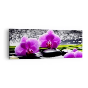 Quadro su tela - Stampe su Tela - Orchidee viola su uno sfondo di pietre e candele in un ambiente rilassante - 140x50cm - Annegare nel silenzio e nella pace - Decorazione murale moderna per soggiorno e camera da letto ARTTOR
