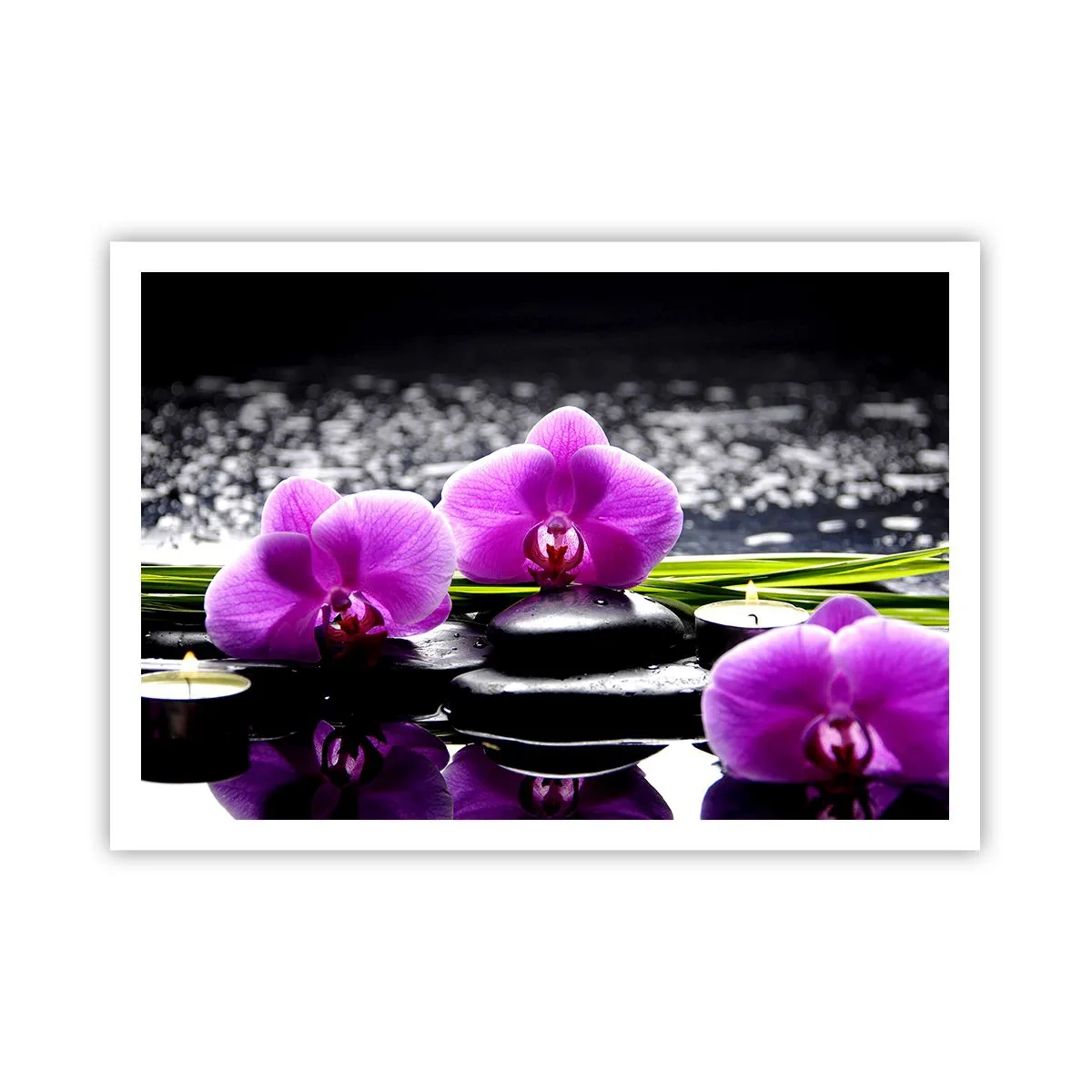 Poster - Orchidee viola su uno sfondo di pietre e candele in un ambiente rilassante - 100x70cm - Annegare nel silenzio e nella pace - Decorazione murale moderna per soggiorno e camera da letto ARTTOR
