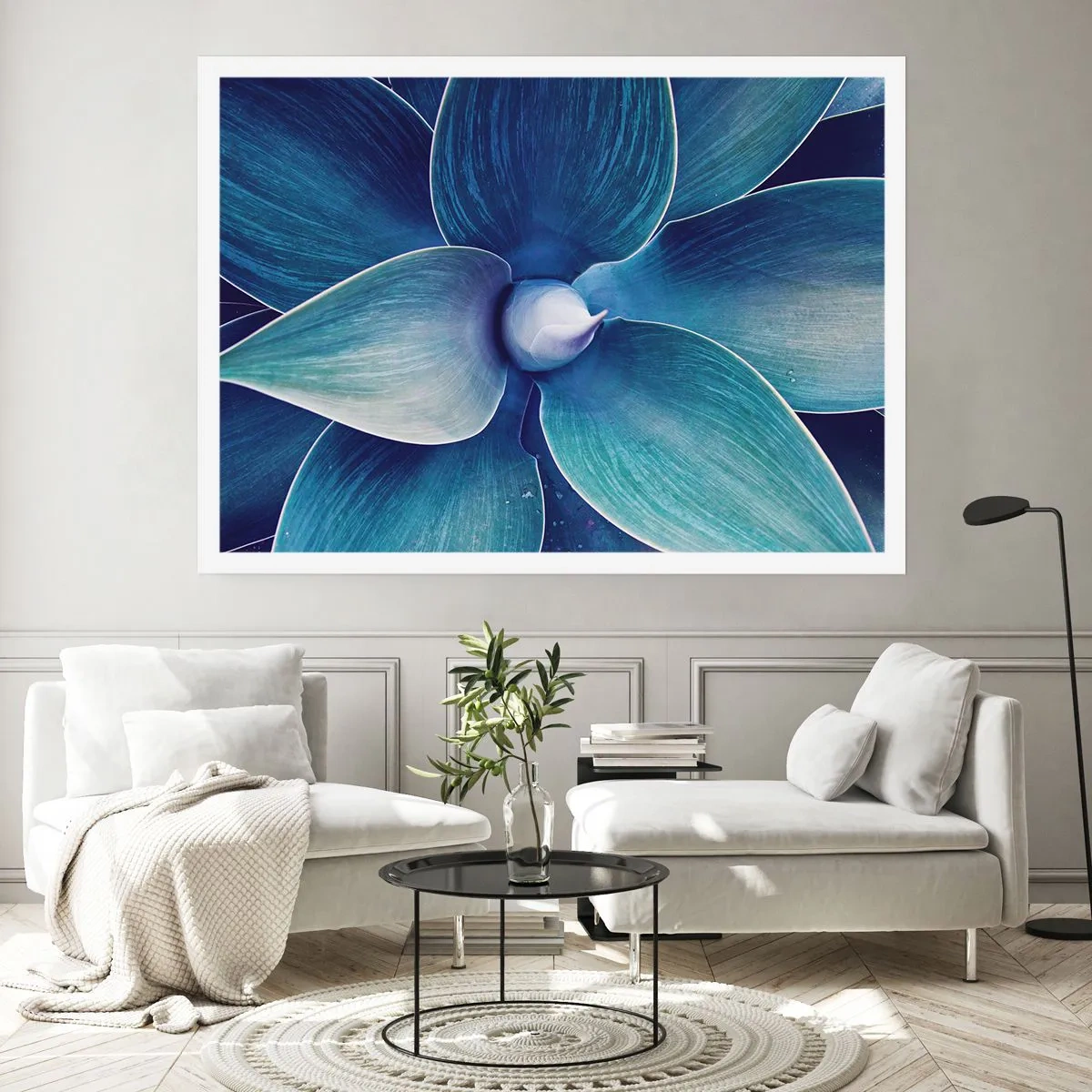 Poster - Primo piano di un fiore astratto nei toni del blu - 100x70cm - Imbluito dal sole - Decorazione murale moderna per soggiorno e camera da letto ARTTOR