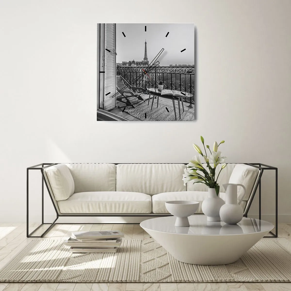 Orologio da parete - Orologio in Vetro - Vista della Torre Eiffel dal balcone con sedie a sdraio e tavolo - 30x30cm - Pomeriggio parigino - Decorazione murale moderna per soggiorno e camera da letto ARTTOR