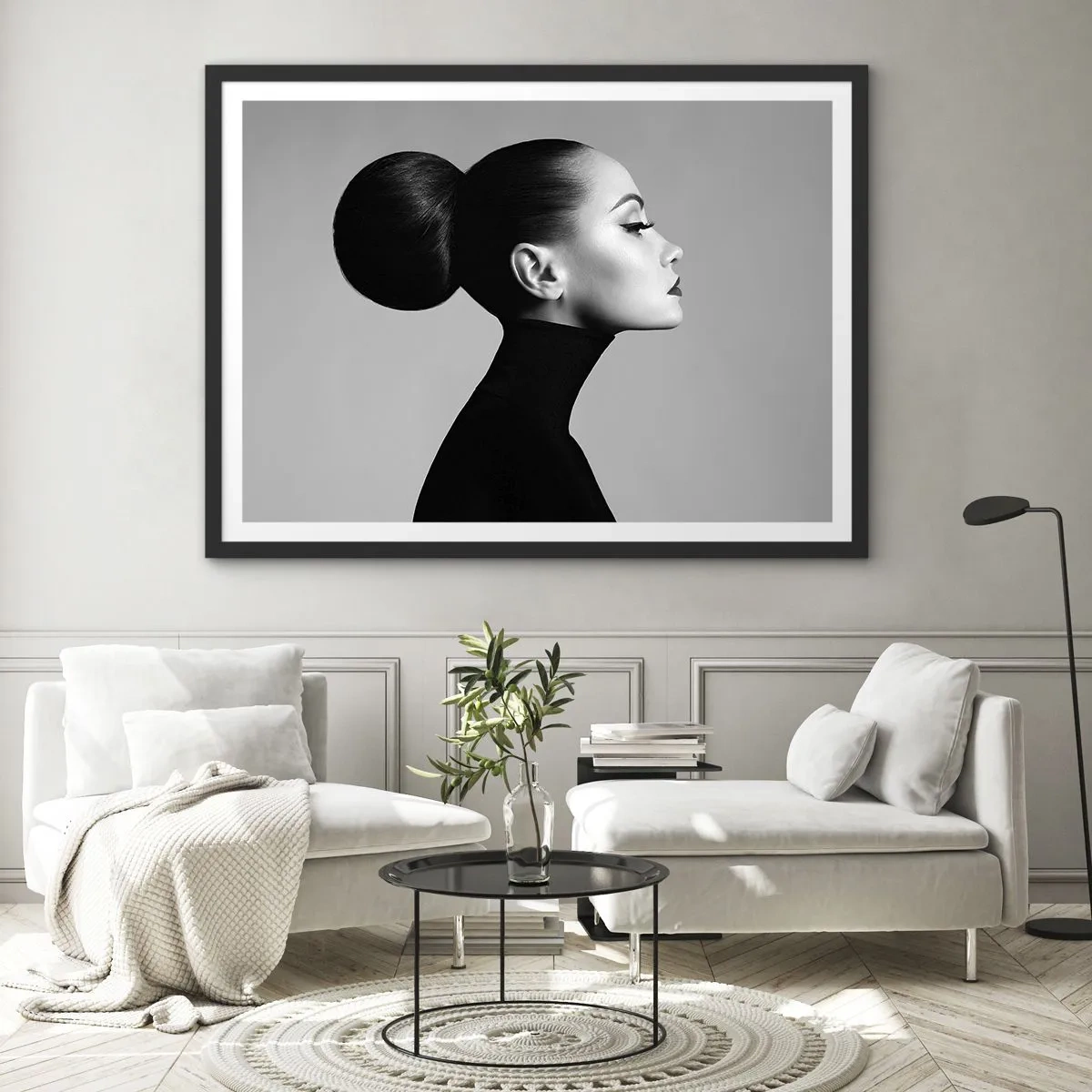 Poster in cornice nera - Profilo di una donna in bianco e nero con un elegante chignon - 70x50cm - La Nefertiti di oggi - Decorazione murale moderna per soggiorno e camera da letto ARTTOR