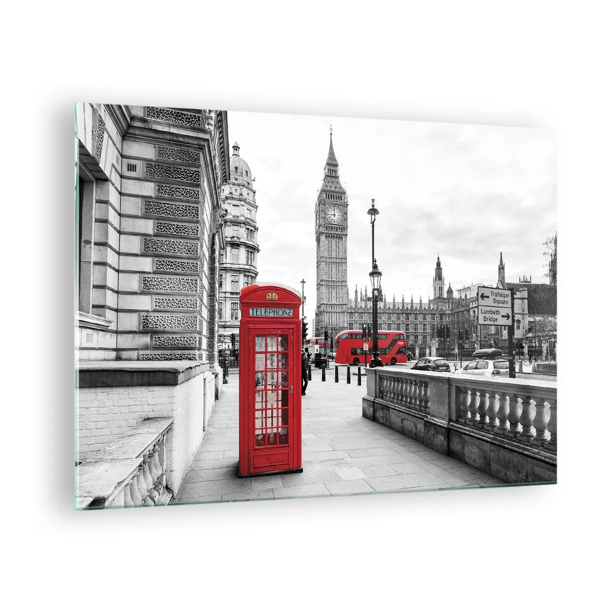 Quadro su vetro - Londra in bianco e nero con una cabina telefonica rossa e un autobus - 70x50cm - Indubbiamente Londra - Decorazione murale moderna per soggiorno e camera da letto ARTTOR
