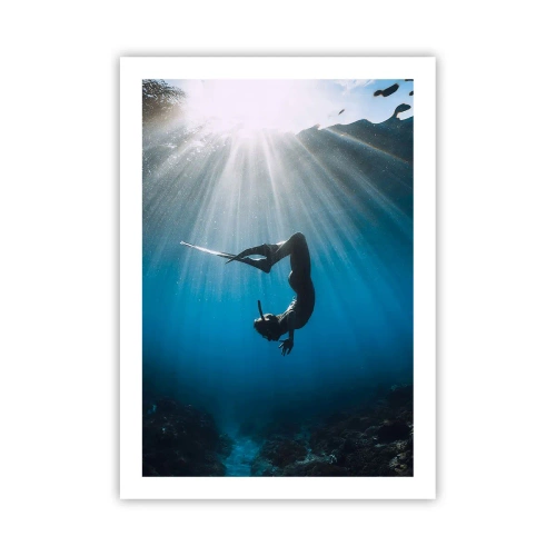 Poster - Subacqueo nei raggi di luce sott'acqua - 50x70cm - Danza subacquea - Decorazione murale moderna per soggiorno e camera da letto ARTTOR