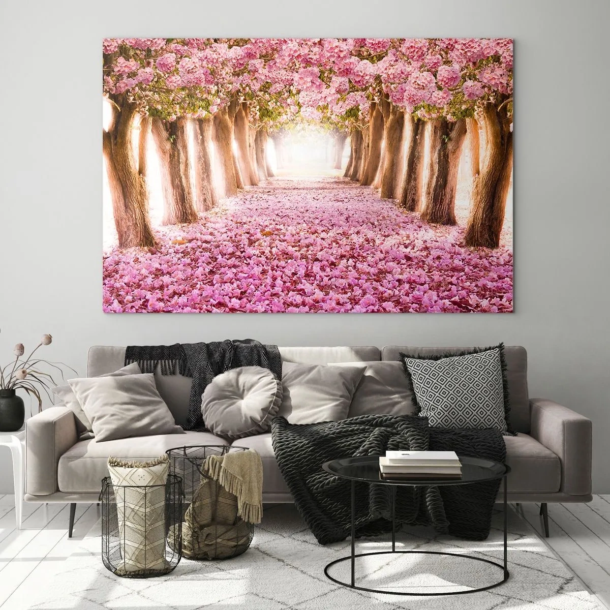 Quadro su vetro - Un viale di alberi in fiore con petali rosa sul terreno - 70x50cm - La strada verso il paradiso - Decorazione murale moderna per soggiorno e camera da letto ARTTOR