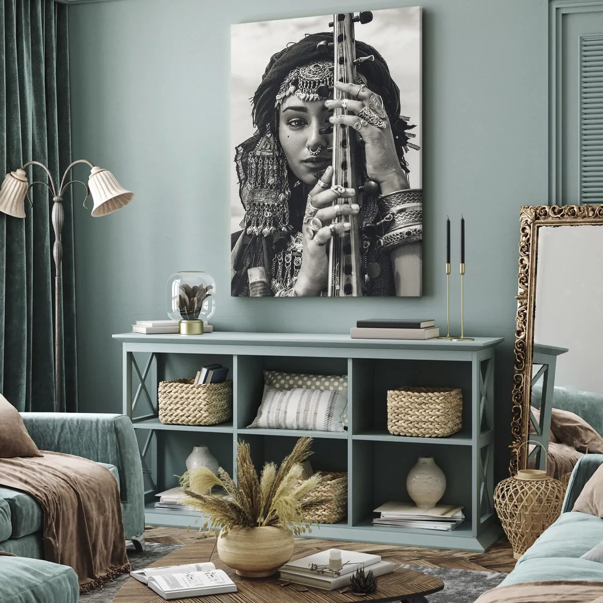 Quadro su tela - Stampe su Tela - Ritratto di una donna con gioielli etnici che tiene uno strumento in mano - 50x70cm - La musica dell'oriente - Decorazione murale moderna per soggiorno e camera da letto ARTTOR