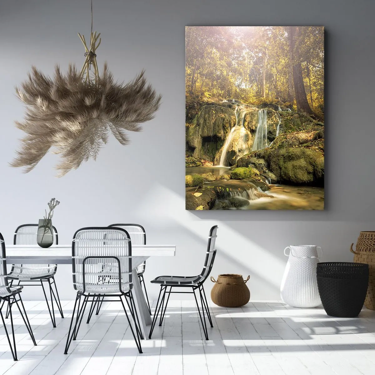 Quadro su tela - Stampe su Tela - Una cascata nella foresta sotto i raggi del sole, circondata dal verde - 50x70cm - Cascata boschiva in verde - Decorazione murale moderna per soggiorno e camera da letto ARTTOR