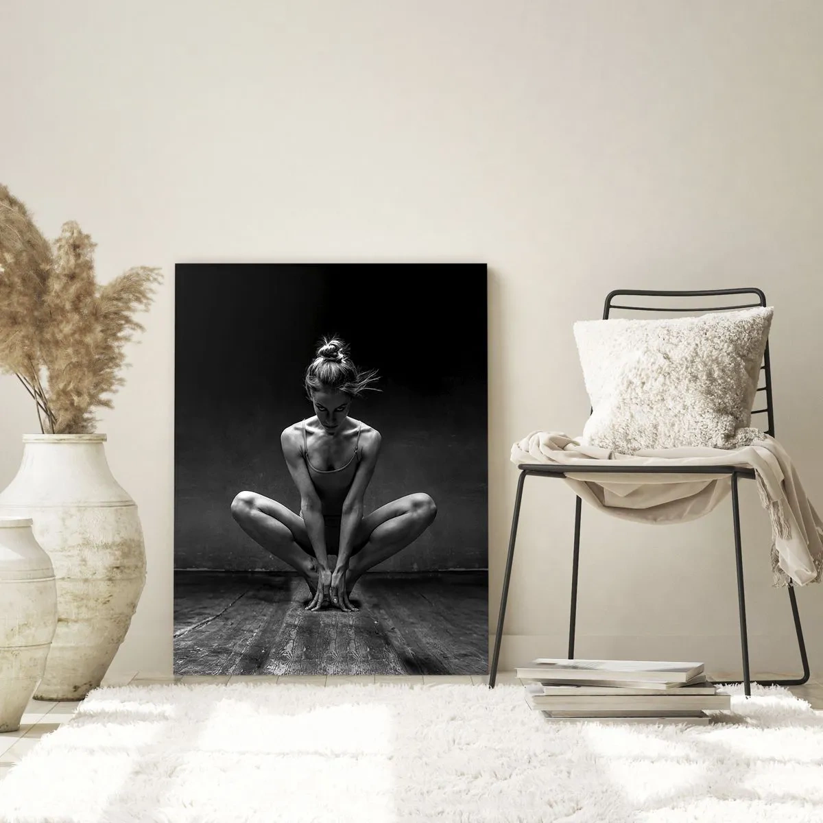 Quadro su vetro - Una ballerina in posa di balletto su un pavimento di legno - 50x70cm - La concentrazione dell'energia della danza - Decorazione murale moderna per soggiorno e camera da letto ARTTOR