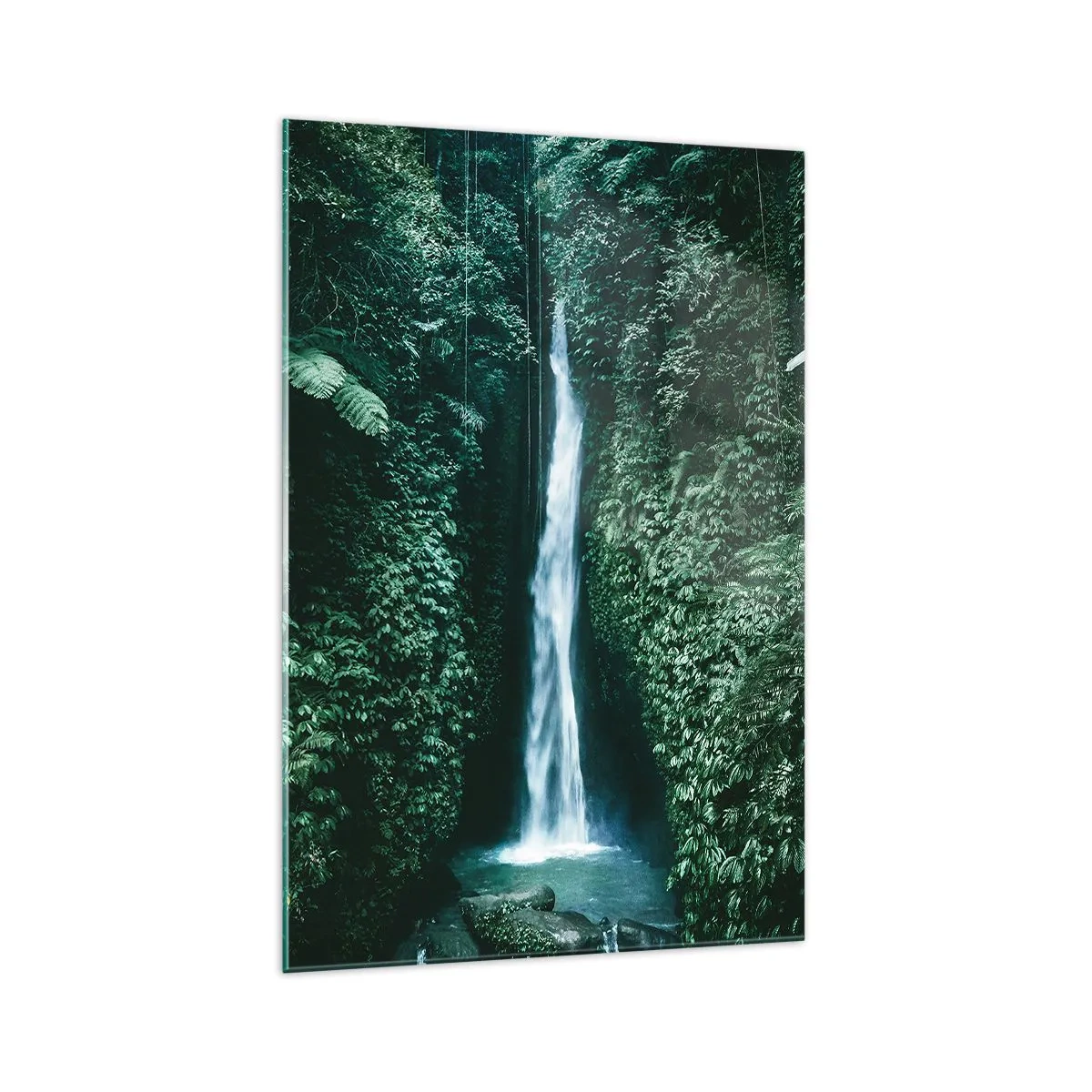 Quadro su vetro - Una cascata circondata da una fitta vegetazione tropicale - 70x100cm - Terme tropicali - Decorazione murale moderna per soggiorno e camera da letto ARTTOR