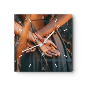 Orologio da parete - Orologio in Vetro - Mani sensuali con fiori in un ambiente naturale - 30x30cm - Legata alla natura - Decorazione murale moderna per soggiorno e camera da letto ARTTOR