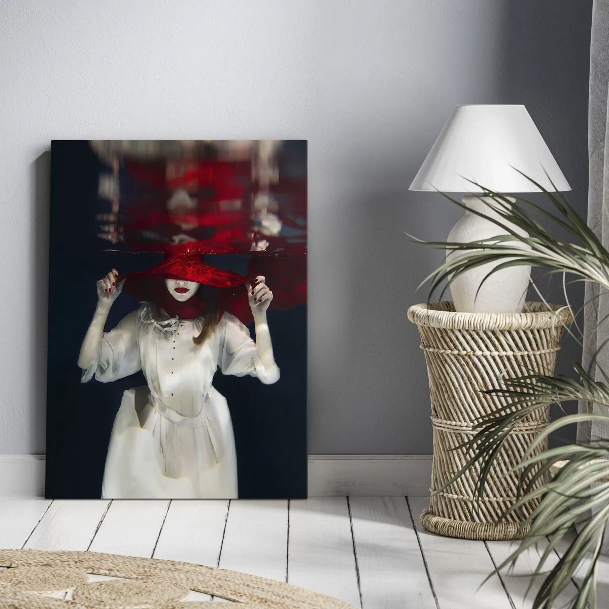Quadro su tela - Stampe su Tela - Una donna con un cappello rosso immersa nell'acqua - 50x70cm - Donnagatto - Decorazione murale moderna per soggiorno e camera da letto ARTTOR