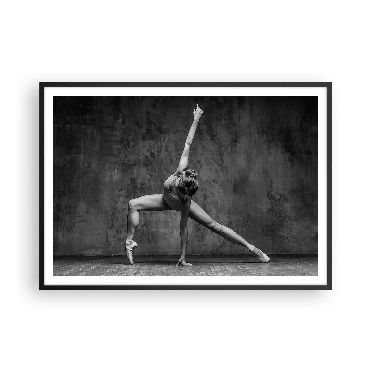 Poster in cornice nera - Una ballerina in posa artistica contro un muro grezzo - 100x70cm - Ideale di equilibrio - Decorazione murale moderna per soggiorno e camera da letto ARTTOR