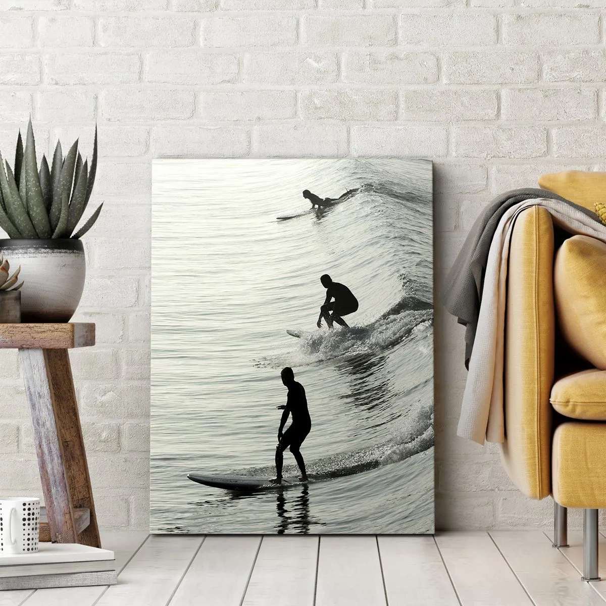 Quadro su tela - Stampe su Tela - Surfisti sulle onde in uno scatto monocromatico - 70x100cm - Onde all'incontro - Decorazione murale moderna per soggiorno e camera da letto ARTTOR