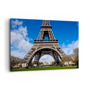 Quadro su tela - Stampe su Tela - La Torre Eiffel sullo sfondo di un cielo azzurro e di un parco verde - 120x80cm - Tutta Parigi ai suoi piedi - Decorazione murale moderna per soggiorno e camera da letto ARTTOR