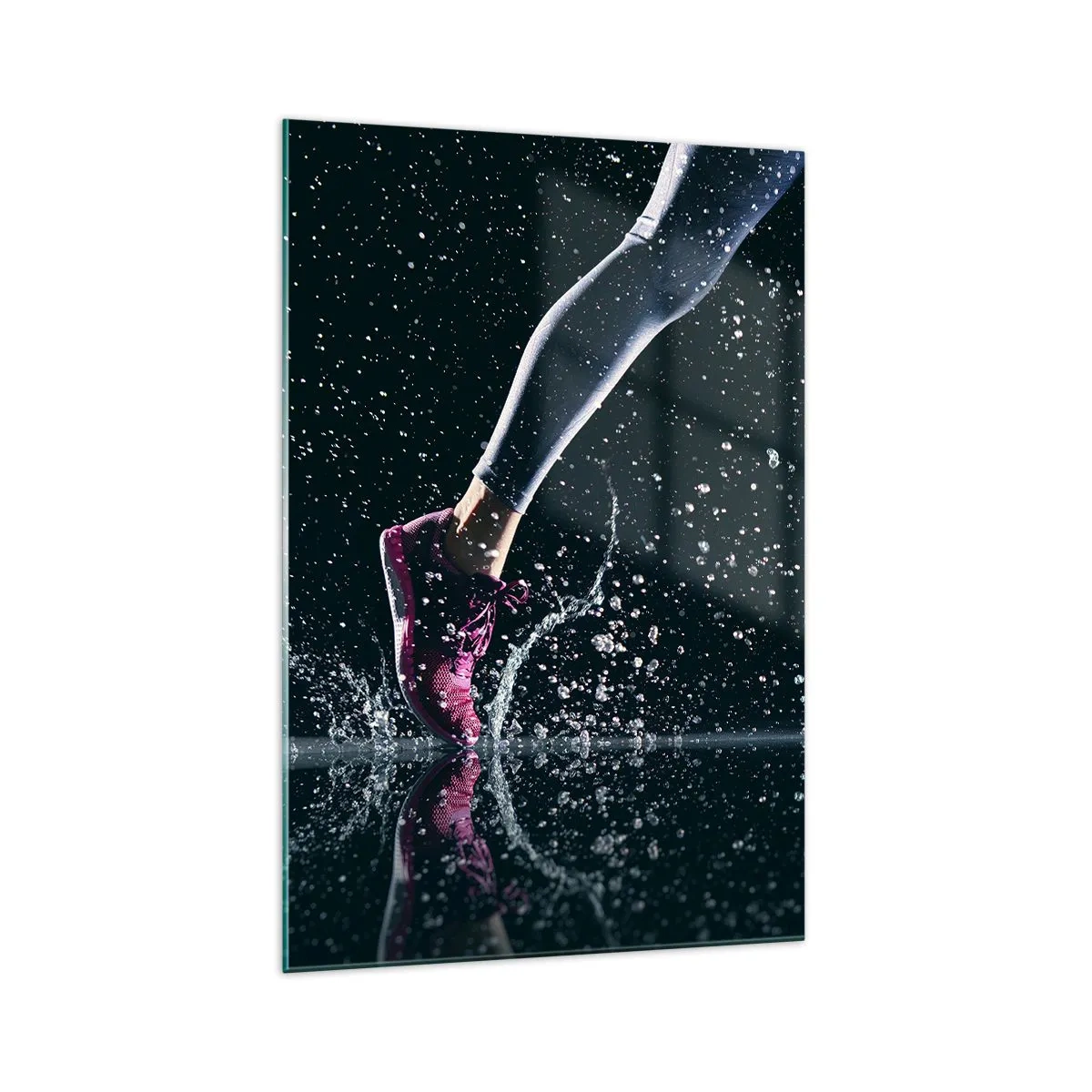 Quadro su vetro - Uno scatto dinamico di una corsa sotto la pioggia su uno sfondo nero - 70x100cm - Quanta forza nelle gambe - Decorazione murale moderna per soggiorno e camera da letto ARTTOR