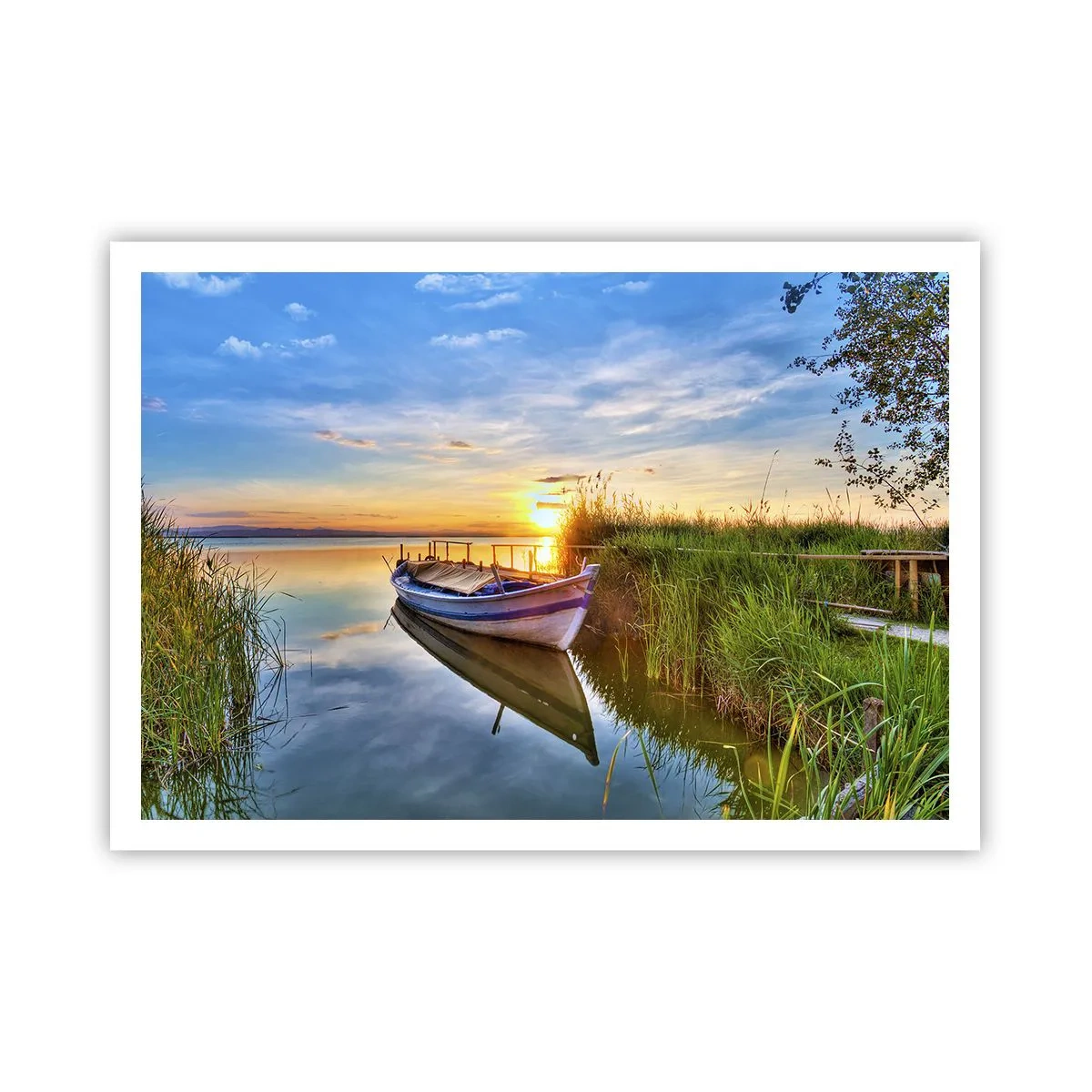 Poster - Una barca in una baia tranquilla al tramonto - 100x70cm - L'insenatura dei sogni realizzati - Decorazione murale moderna per soggiorno e camera da letto ARTTOR