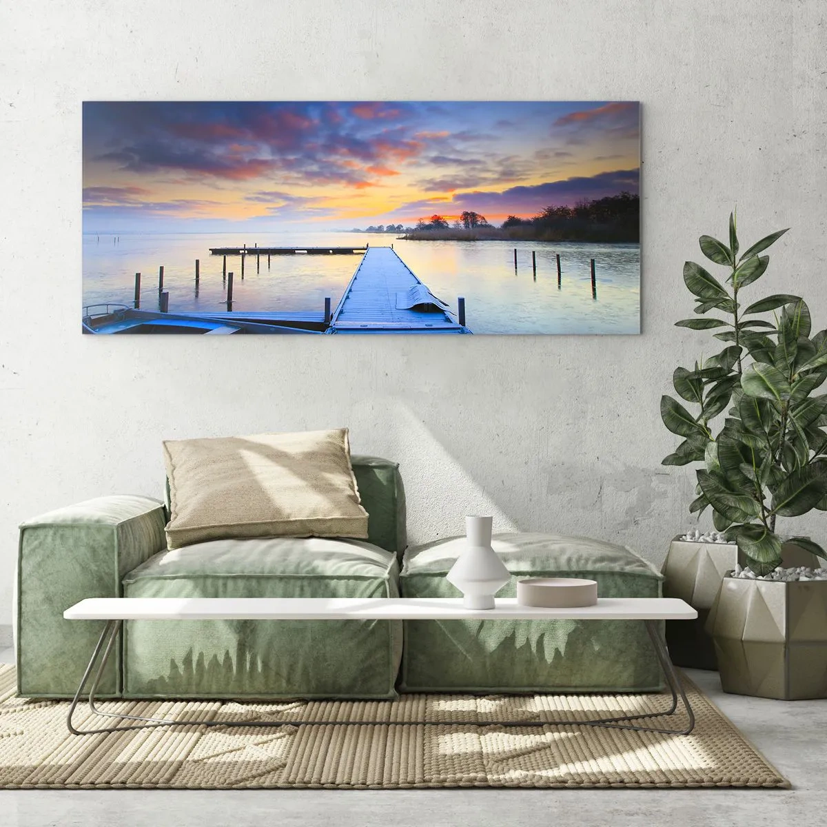 Quadro su vetro - Un molo sul lago al tramonto con una barca sulla riva - 160x50cm - Tranquillità violacea e dorata - Decorazione murale moderna per soggiorno e camera da letto ARTTOR