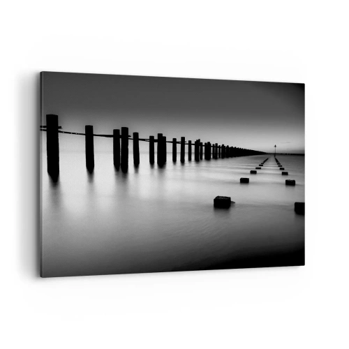 Quadro su tela - Stampe su Tela - Pali di legno e blocchi di cemento immersi nell'acqua nei toni del bianco e del nero - 100x70cm - Lontananza grigia nella nebbia - Decorazione murale moderna per soggiorno e camera da letto ARTTOR