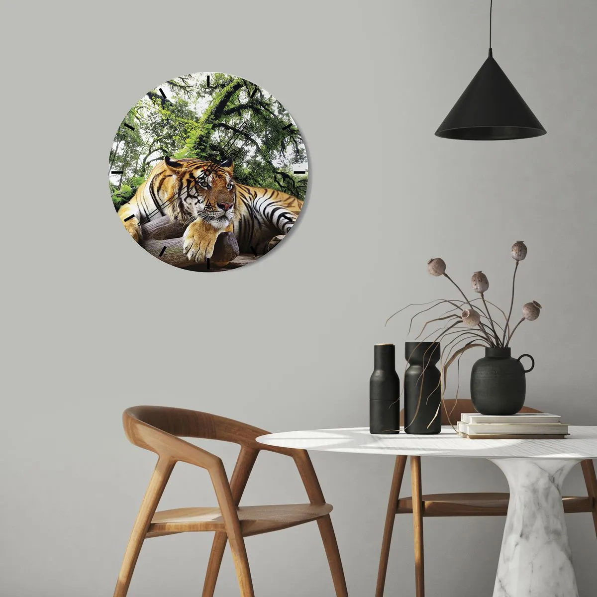 Orologio da parete - Orologio in Vetro - Una tigre che riposa in una foresta tropicale - 30x30cm - Con espressioni di stima - Decorazione murale moderna per soggiorno, cucina e camera da letto ARTTOR