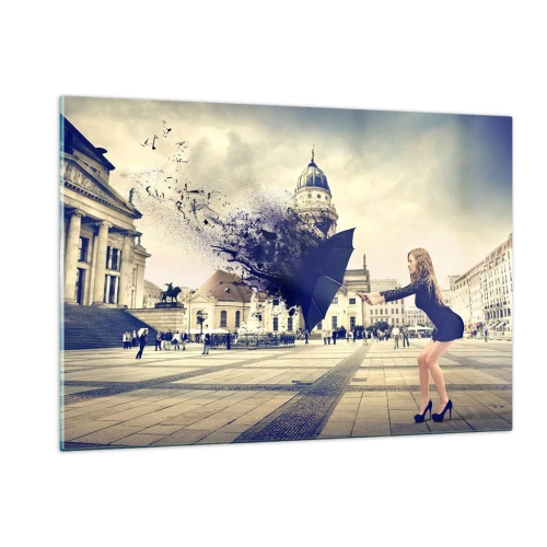 Quadro su vetro - Una donna con un ombrello sullo sfondo di una piazza cittadina in una composizione artistica - 120x80cm - C'è un vento tale... - Decorazione murale moderna per soggiorno e camera da letto ARTTOR