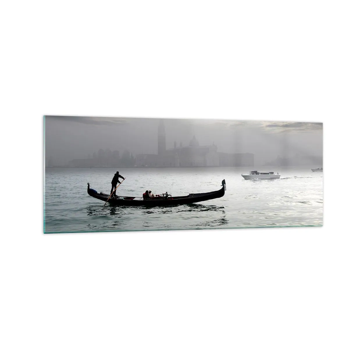 Quadro su vetro - Una gondola scivola sulle acque di Venezia in una mattina nebbiosa, sovrastando la città. - 140x50cm - Città magica di acqua e nebbia - Decorazione murale moderna per soggiorno e camera da letto ARTTOR