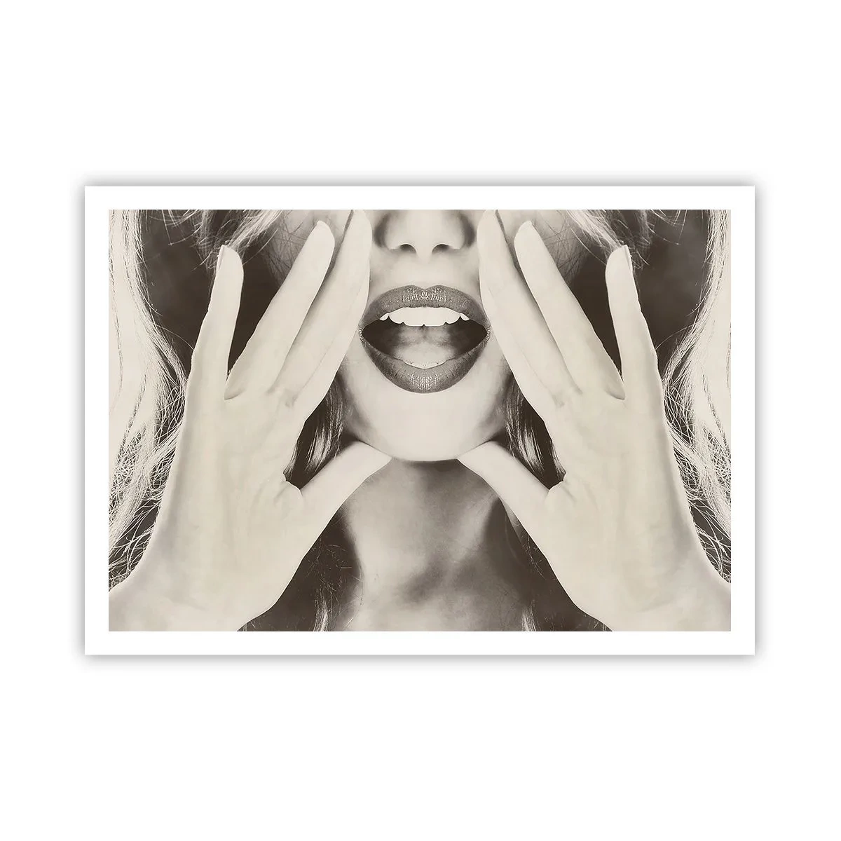 Poster - Ritratto in bianco e nero di una donna con labbra e mani espressive - 100x70cm - Arrivo! - Decorazione murale moderna per soggiorno e camera da letto ARTTOR